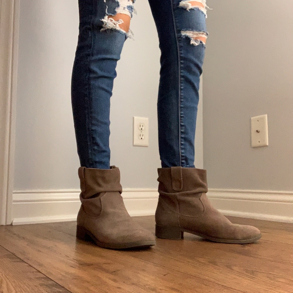 sz 8 TAN AMERICAN EAGLE BOOTIES!! Never worn